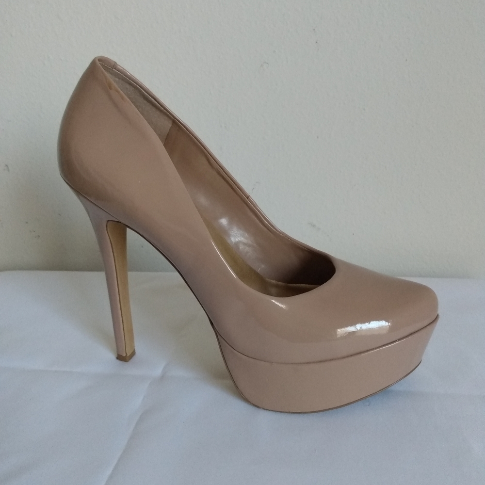Jessica Simpson pumps